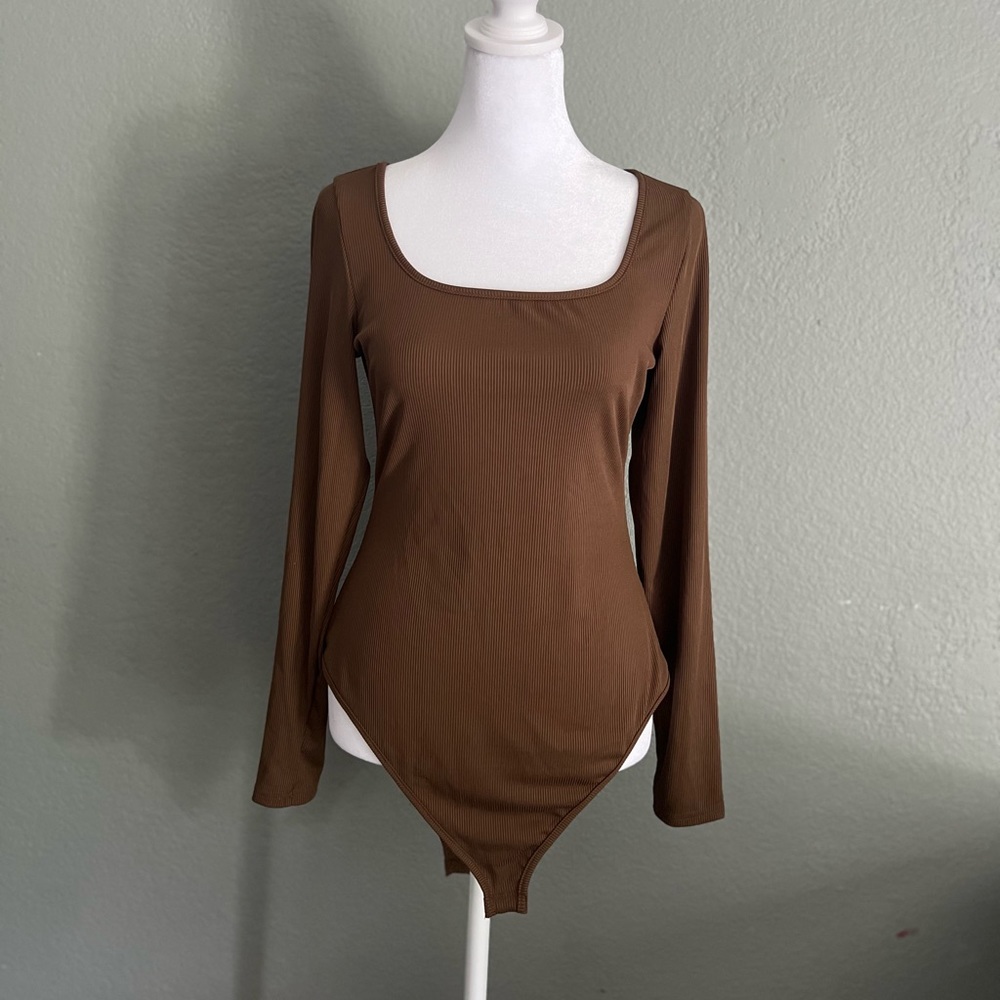 Viral TikTok bodysuit, long sleeve color, brown stretchy. Size medium.